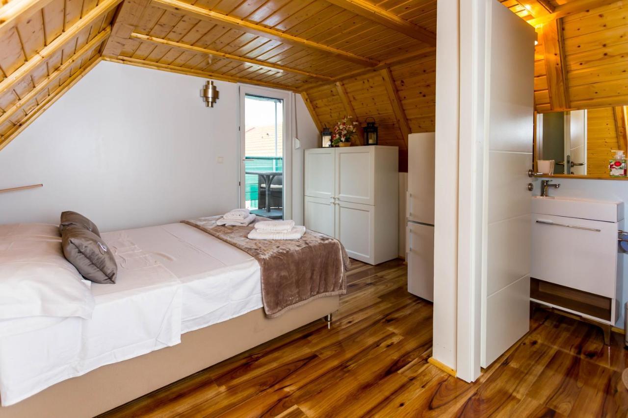 Holiday House Antique Kostanje 外观 照片